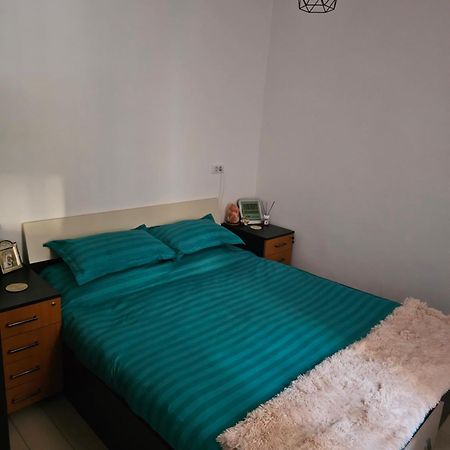 Luxury 1 Bedroom Apartment Roşu Εξωτερικό φωτογραφία